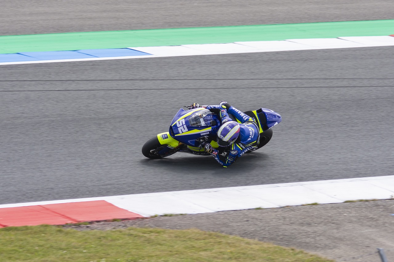 险胜！亚历山大26+8裁判引争议，伦纳德25+3哈登17+8，勇士收大礼.